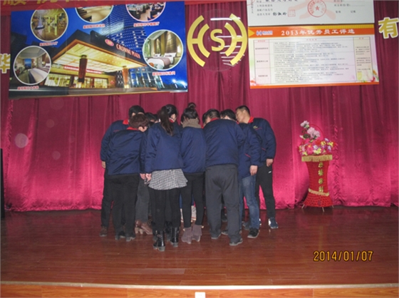 煙臺華順油氣潤滑之銷售人員感出口號：加油！加油！加油！