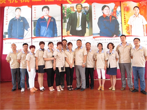 煙臺華順油氣潤滑之公司中高層合影