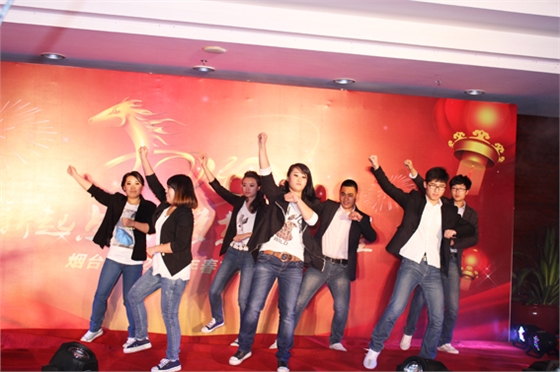 煙臺華順油氣潤滑春晚節(jié)目之騎馬舞