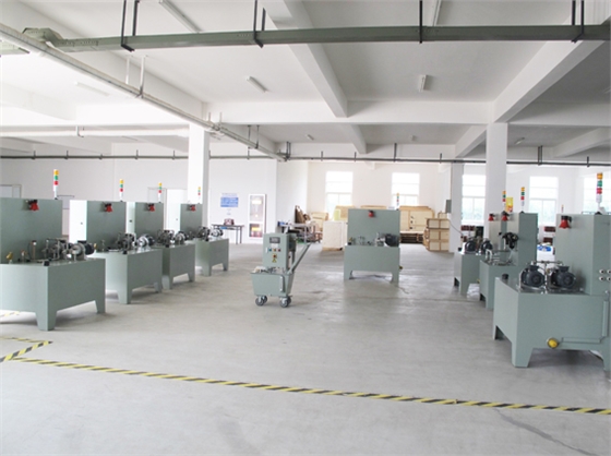 煙臺(tái)華順油氣潤滑之車間產(chǎn)品區(qū)