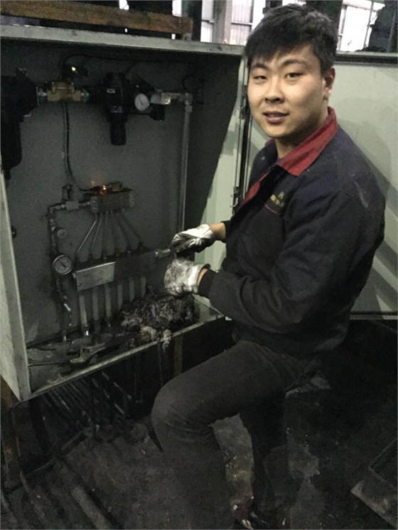 煙臺華順油氣潤滑設(shè)備可提升傳動件6-8倍使用壽命，高效省油，改善生產(chǎn)環(huán)境，節(jié)省人工，投資回收期僅半年，全面解決企事業(yè)潤滑難題。煙臺華順油氣潤滑系統(tǒng)承諾為企業(yè)提供終身售后服務(wù)和技術(shù)支持，專業(yè)售后團(tuán)隊(duì)、電話隨時(shí)響應(yīng)支持、24小時(shí)趕赴現(xiàn)場解決客戶需求