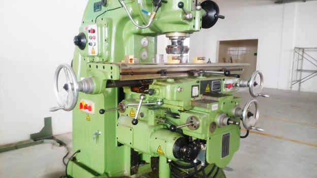 煙臺(tái)華順油氣潤(rùn)滑車(chē)間設(shè)備之銑床