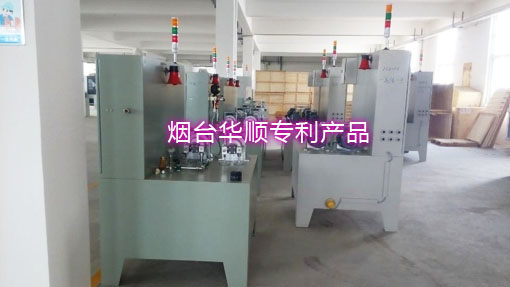 煙臺華順油氣潤滑設(shè)備不僅能用于滾動軸承和滑動軸承，還在齒輪尤其是大型開式齒輪、蝸輪蝸桿、滑動面、機車輪緣及軌道、鏈條等傳動件獲得了廣泛應(yīng)用