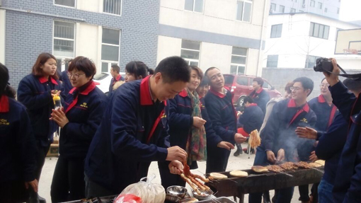 煙臺華順油氣潤滑設(shè)備主要應(yīng)用領(lǐng)域：滾動軸承油氣潤滑系統(tǒng)天車油氣潤滑系統(tǒng)鏈條油氣潤滑系統(tǒng)開式齒輪油氣潤滑系統(tǒng)礦山機械油氣潤滑系統(tǒng)高速電主軸油氣潤滑系統(tǒng)高鐵、輕軌、地鐵輪緣油氣潤滑系統(tǒng)