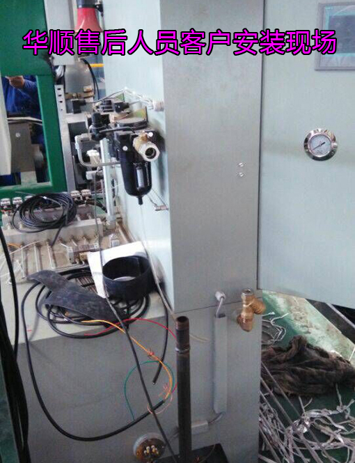 華順油氣潤滑在客戶安裝現(xiàn)場！華順公司可根據(jù)客戶的實際需求完成從現(xiàn)場調(diào)研、方案設(shè)計、產(chǎn)品生產(chǎn)制造、現(xiàn)場安裝到系統(tǒng)調(diào)試的整體交鑰匙工程