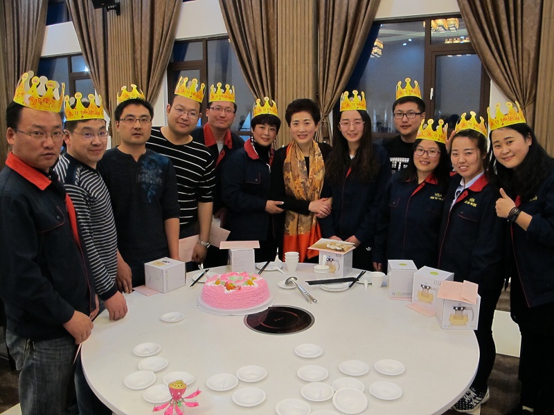 煙臺(tái)華順13周年慶典家人合影